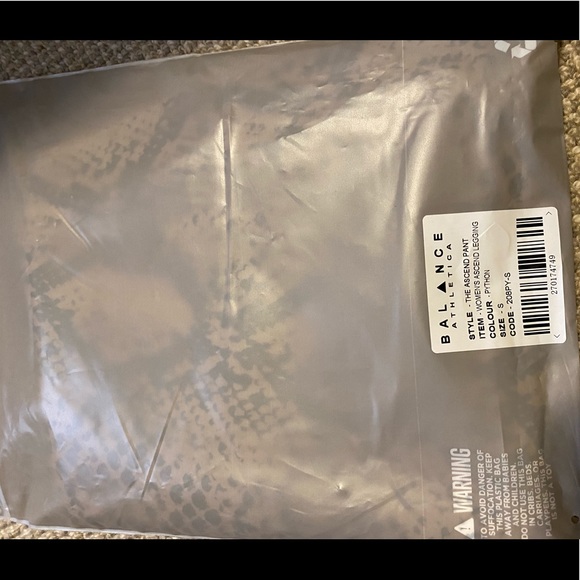 SOLD NWT Balance Athletica Ascend Pant - Python - Picture 6 of 6